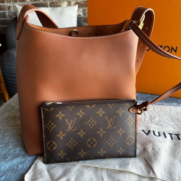 Louis Vuitton Low Key Hobo PM - Picture 2 of 14